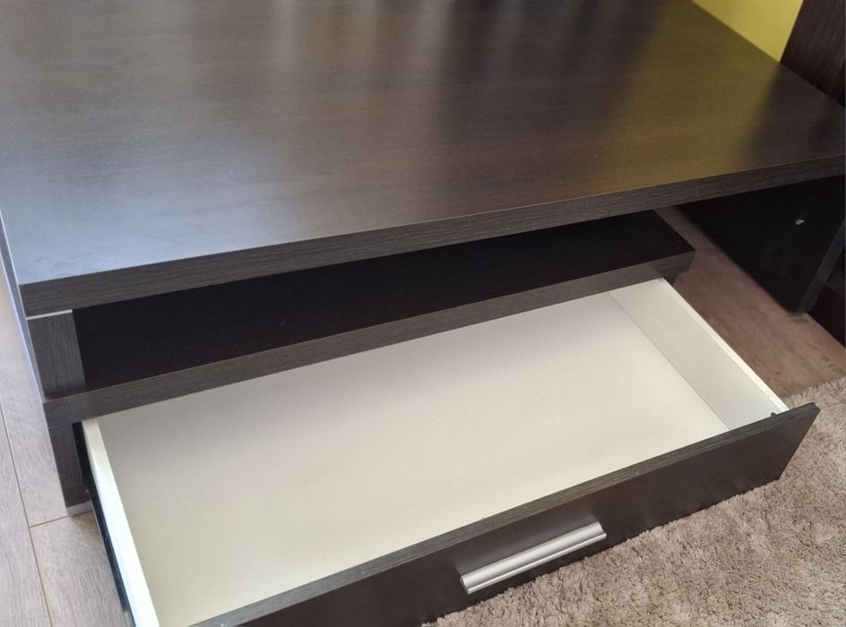 Vând set mobilier Mobexpert, culoare wenge, format din 3 piese, în stare foarte bună