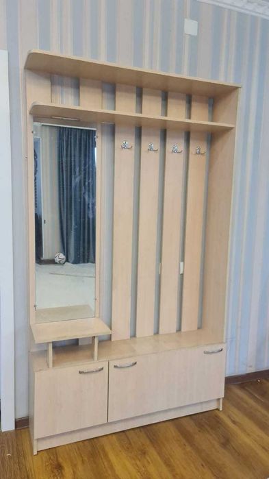 Прихожая шкаф с вешалками, зеркало и тумбу для обуви