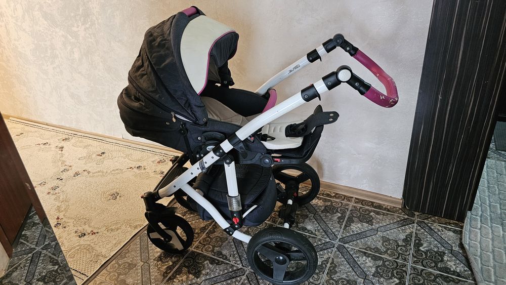 Продам срочно коляску Adamex!