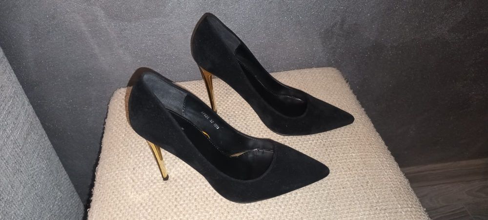 Pantofi stiletto