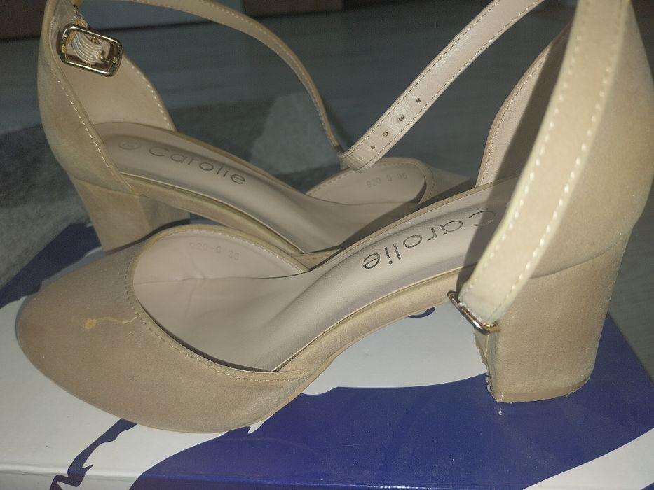 Vand pantofi cu bereta