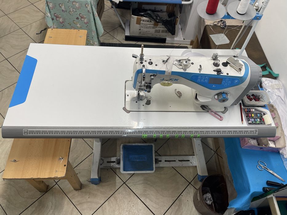 Masini de cusut de surfilat si butoniera