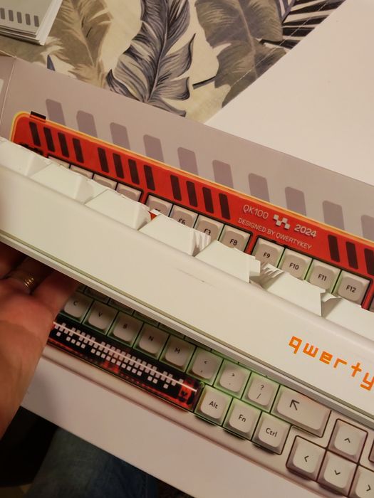 Vand tastatura QWERTKEY QK100 APEX