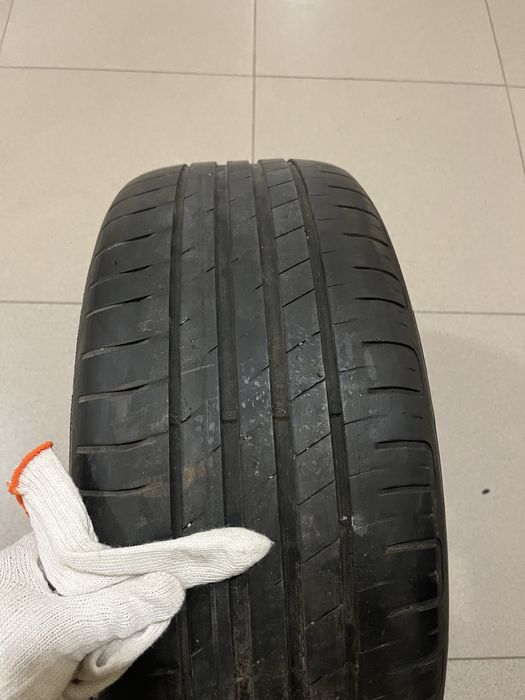 Продам r17 диск с резиной от Lexus