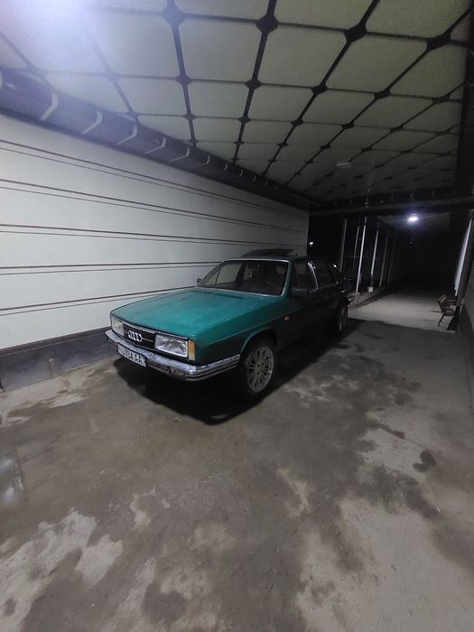 Audi 100 c2 holati zor