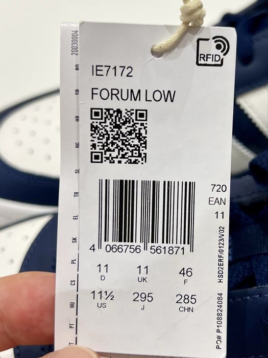 Vand pantofi sport marca ADIDAS