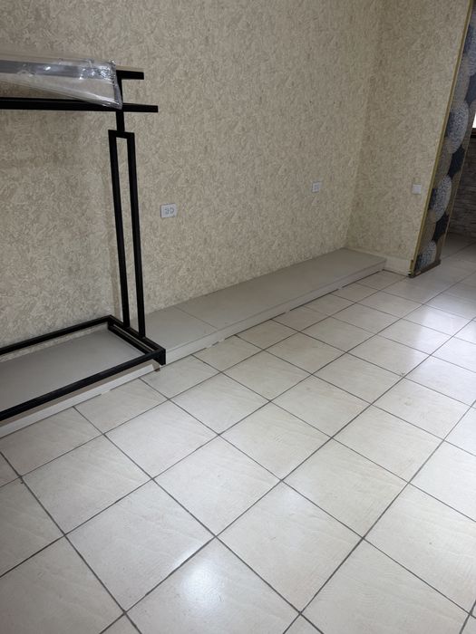 Торговое оборудование для магазина одежды (полки, стойки, вешалки)