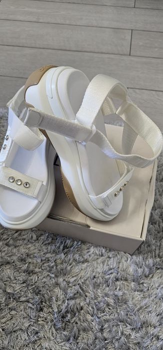 Дамски сандали бели