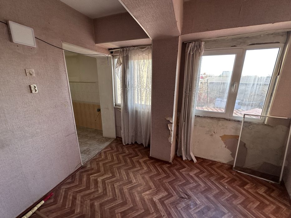 Феруза Продается квартира 2/3/4 балкон 2х6 77-Серия