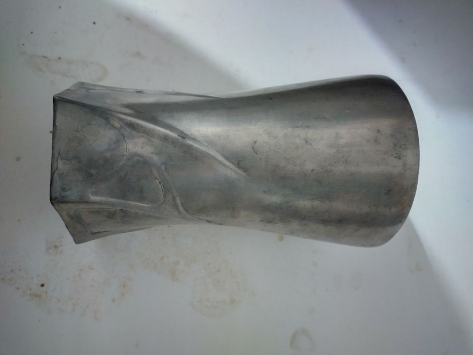 Калаени чаши за вино, закачалка