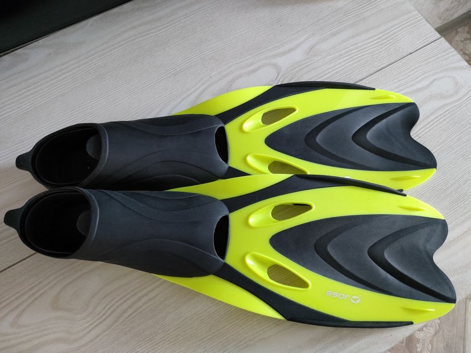 Продам ласты почти новые