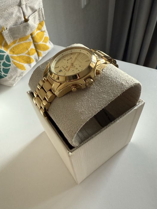 Часы MK Bradshaw