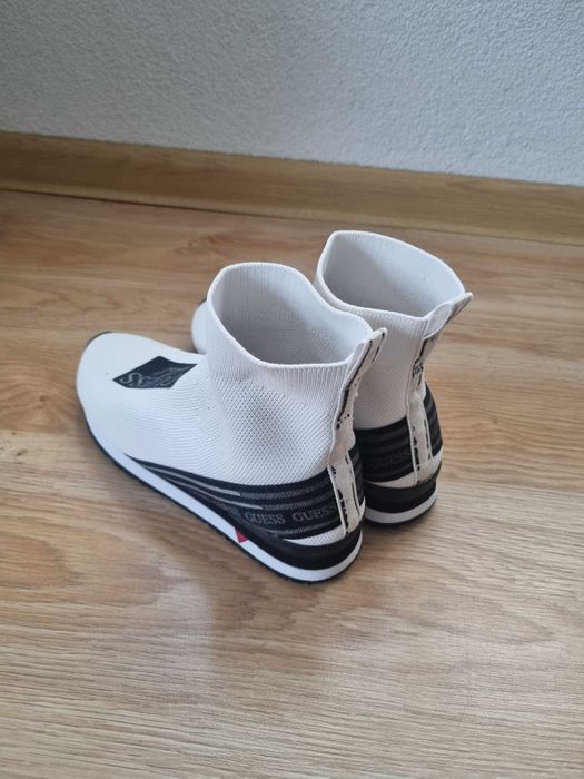 Оригинални обувки Guess, 36 номер