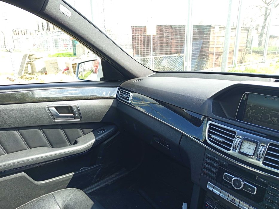 Mercedes E220 десен волан