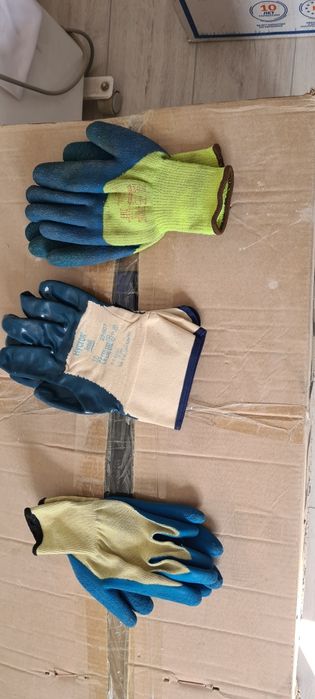 Продажа перчаток.