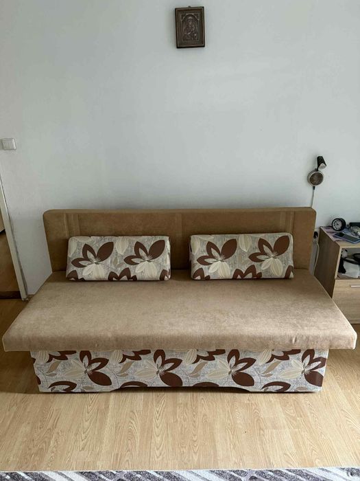 Диван за кухня или хол разтегателен.