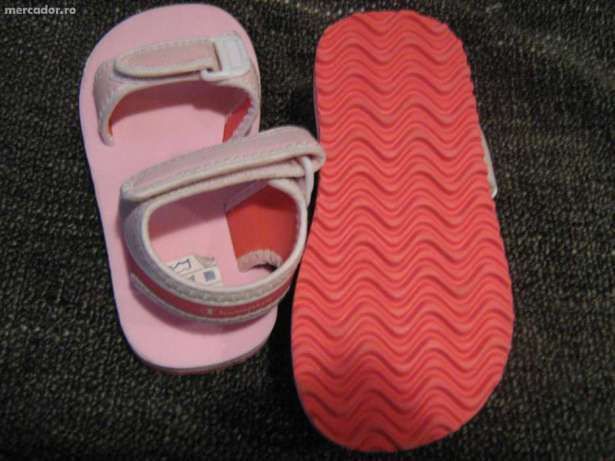 Sandale Champion 24 (int.16,5cm), 31 (19,5cm), noi