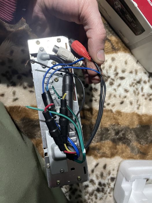 Прадам автомагнитолу Барыс6681