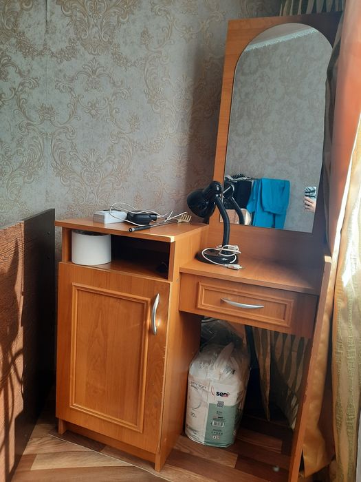 Продам спальный гарнитур