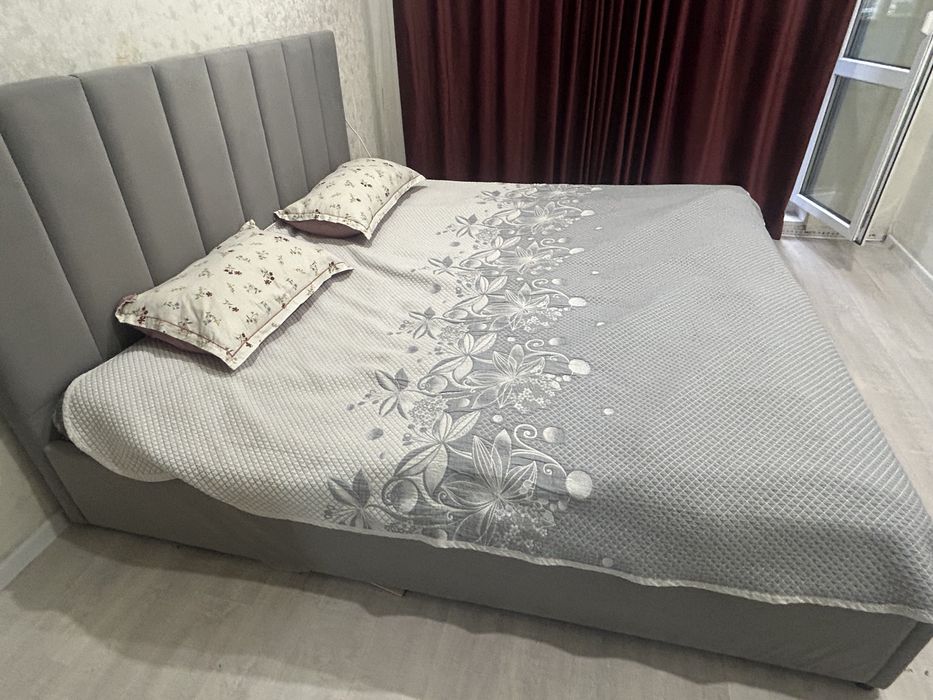 Продаю б/у Кровать 200/200