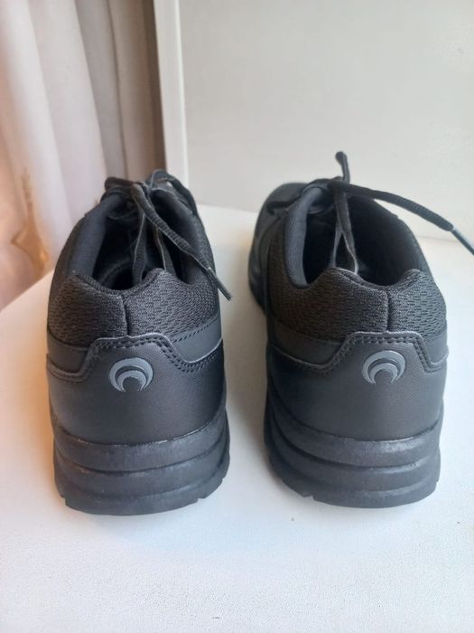 Продам кроссовки "Outventure" р-р 44-45