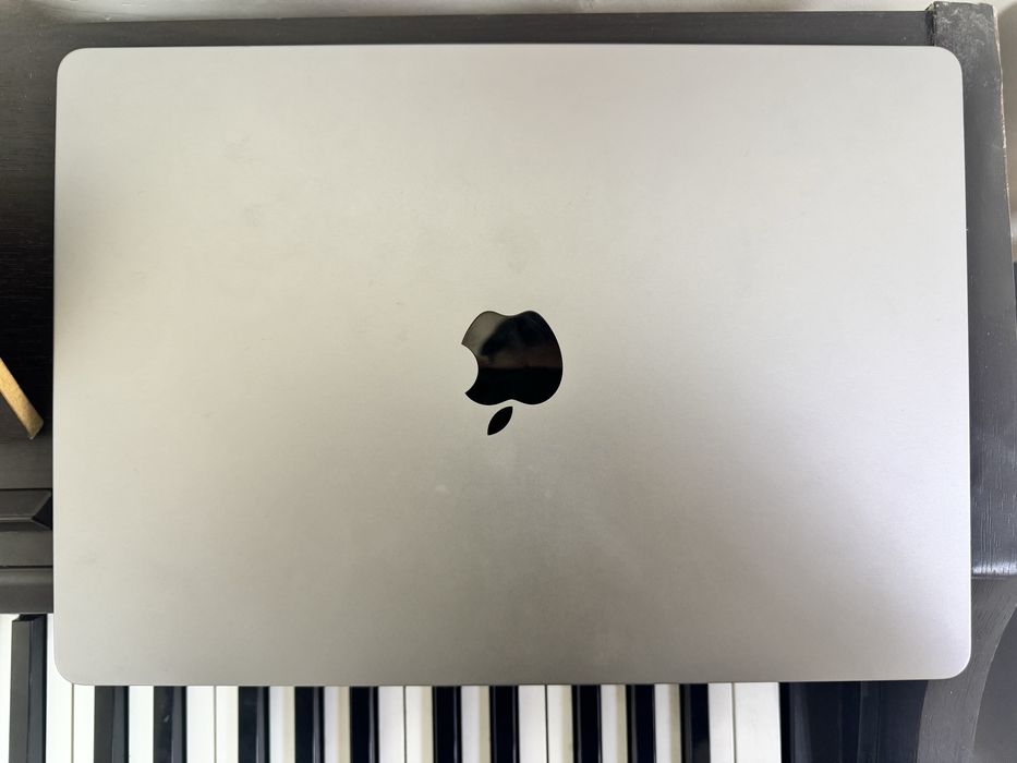 Продам Macbook air 15 m2