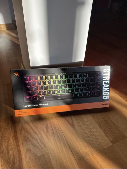 Tastatură mecanică Fnatic Gear STREAK65!