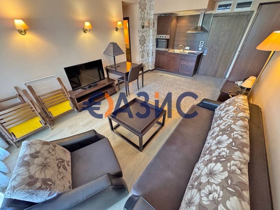 Двустаен апартамент в комплекс Royal Beach Barcelo, 89 кв.м., Слънчев