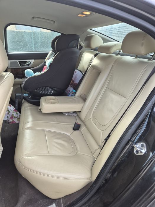 Vând Jaguar XF 2.2 2012