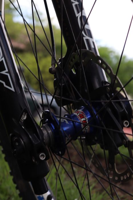 Vând  bicicleta UMF Freddy 2 full suspension