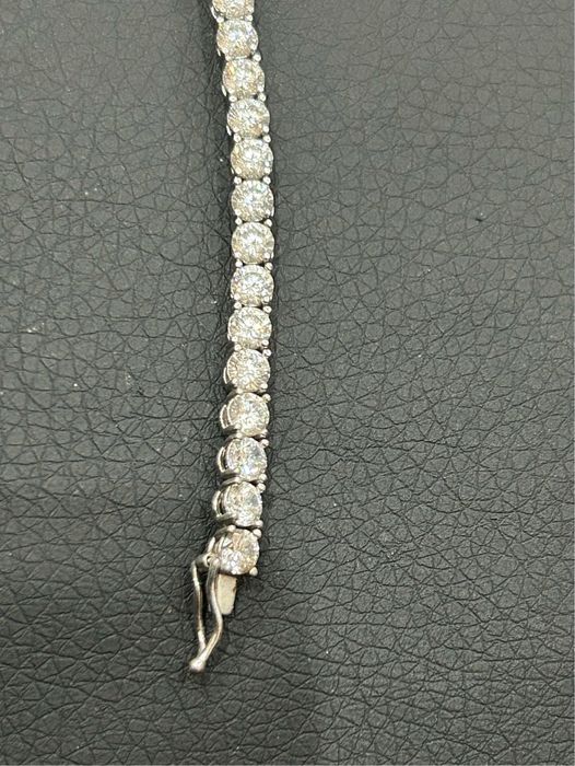 Сребърна гривна с родиево покритие и цирконий