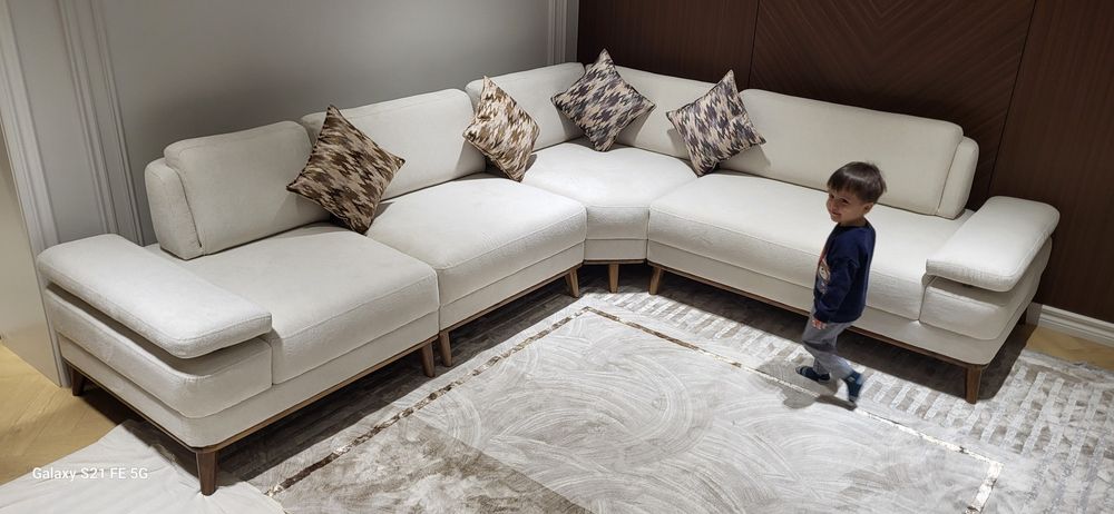 Мягкая мебель ZERO  уголок  размер 2.60 ×3.50