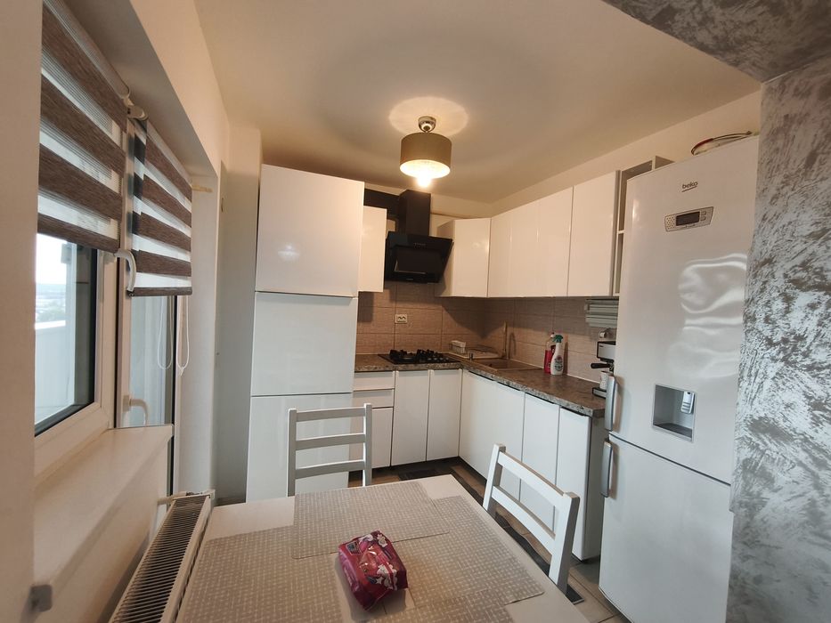 Închiriez apartament