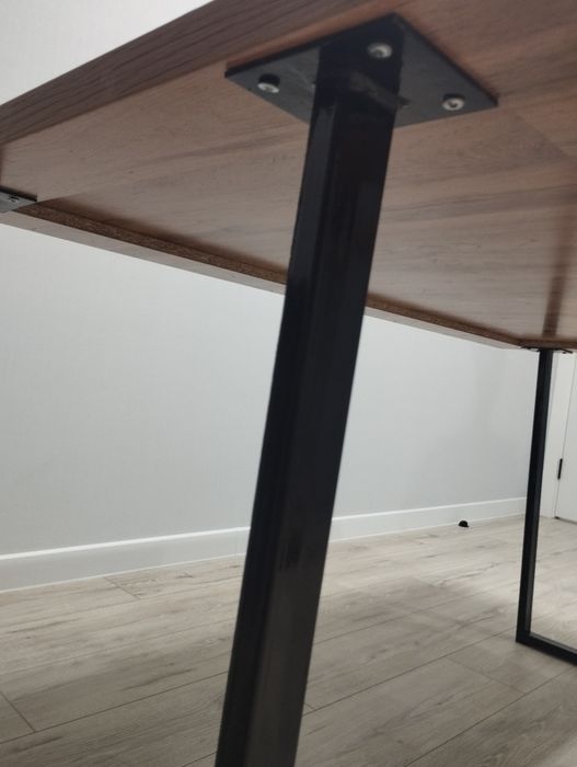 Срочно продается обеденный стол