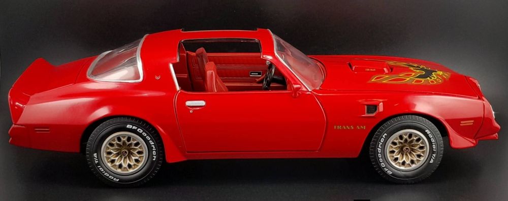 Macheta 1/18 Pontiac Firebird 1 977  Auto World