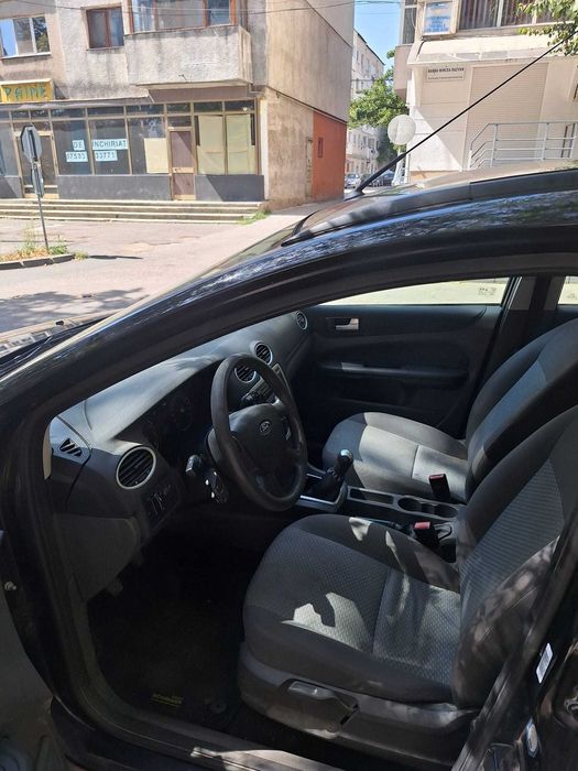 Vând Ford Focus 1.6 benzina