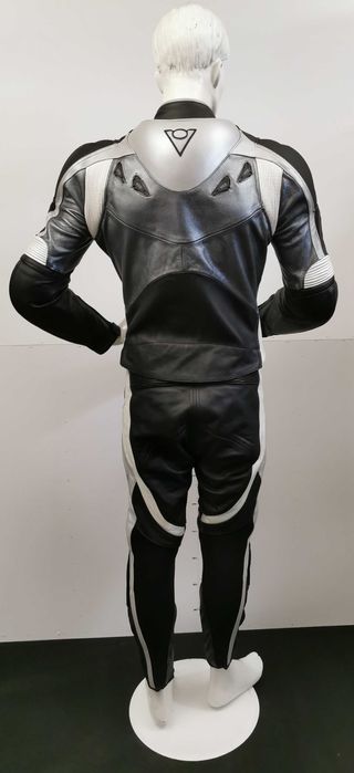 Costum moto piele RevIt  cu cocoașă mărime 48