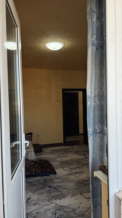 Qorasaroyda 2 xonali uy arendaga beriladi. Faqat oilaga