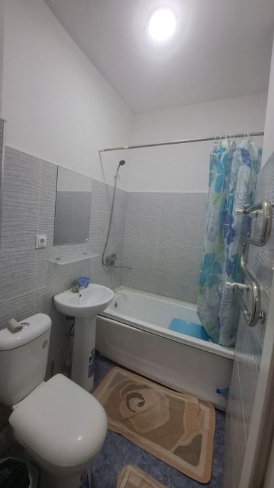 Чирчик шахри 
2-микрораён Навастройка
2-хона 4-этаж 
Квартира Ижара