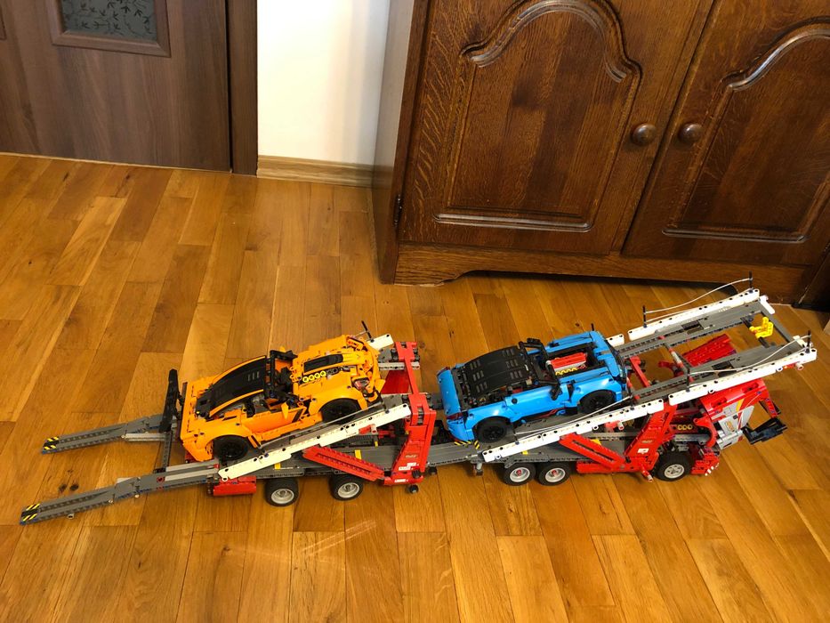 LEGO Technic Автовоз 42098 и LEGO Technic Corvette 42093