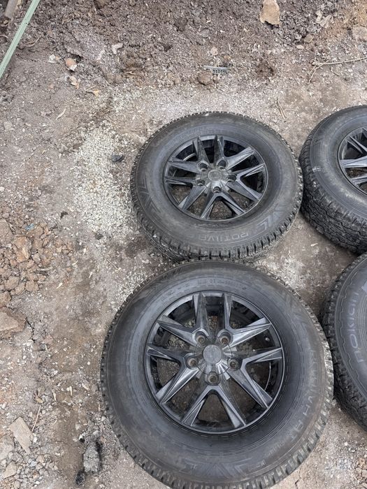 Диски с шинами  Лексус Крузак  р18