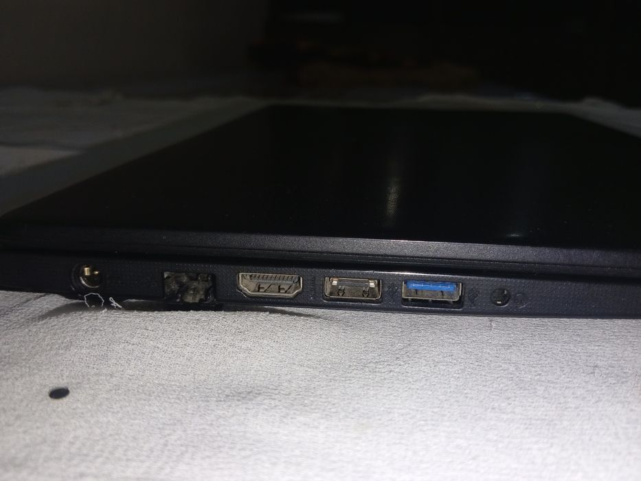 Noutbook qotmay ishlaydi, RAM 8GB, SSD 256GB,