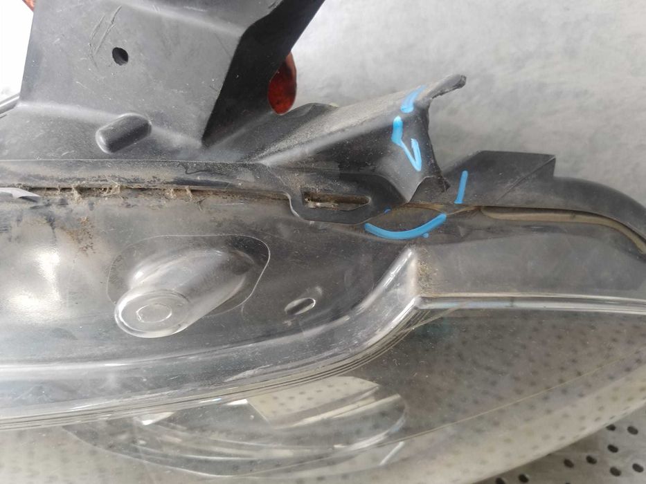 Far dreapta renault clio 3 89903413 7701072013 cu defect
