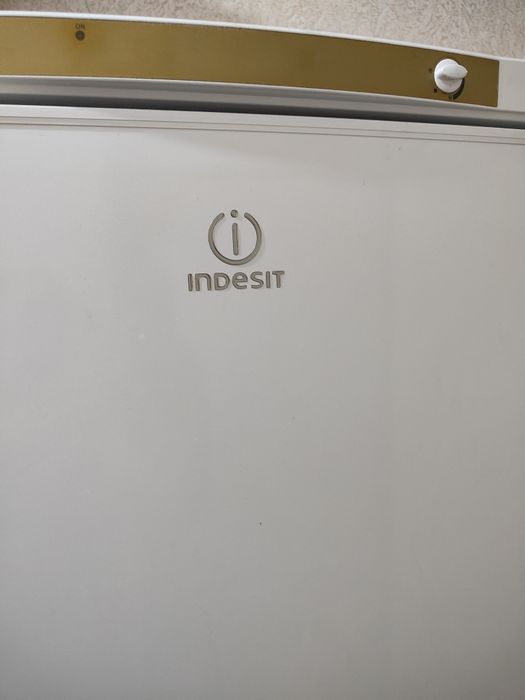 Холодильник.INDESIT