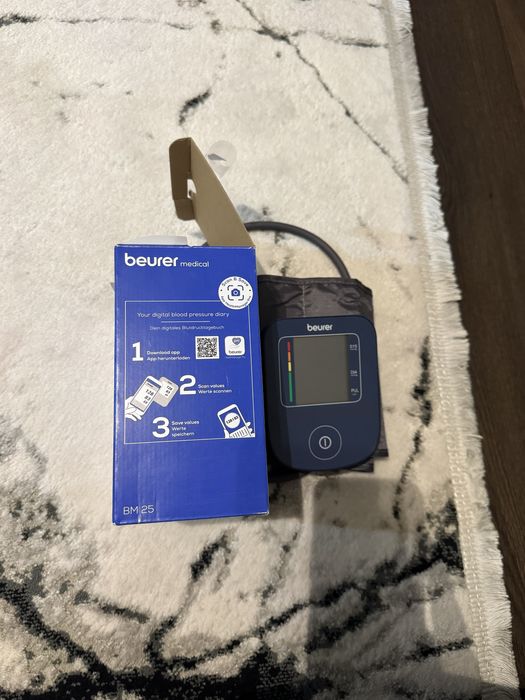 Vând tensiometru Beurer BM 25, cu port USB-C, manseta pentru 22-42 cm