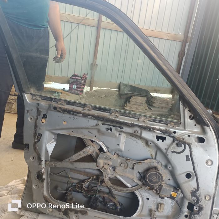 Продам шына новый и дверь BMW e-34