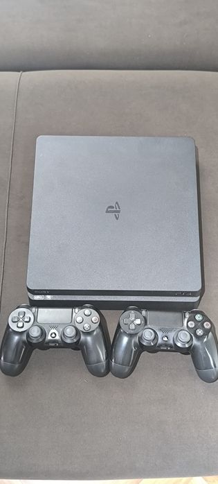 Playstation 4 slim, много дисков с играми и VR шлем.