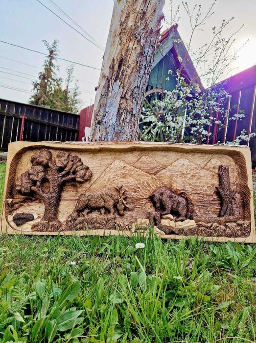 Sculptură manuală in lemn.