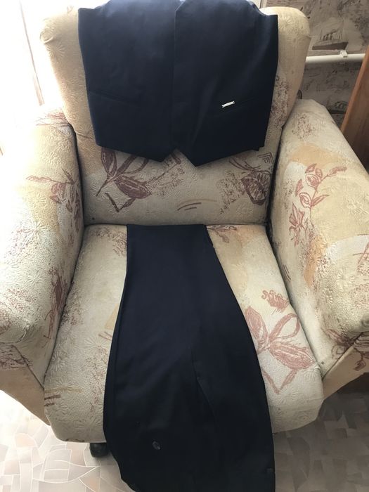 Брюки и жилет для школьника 8-9 класс синие