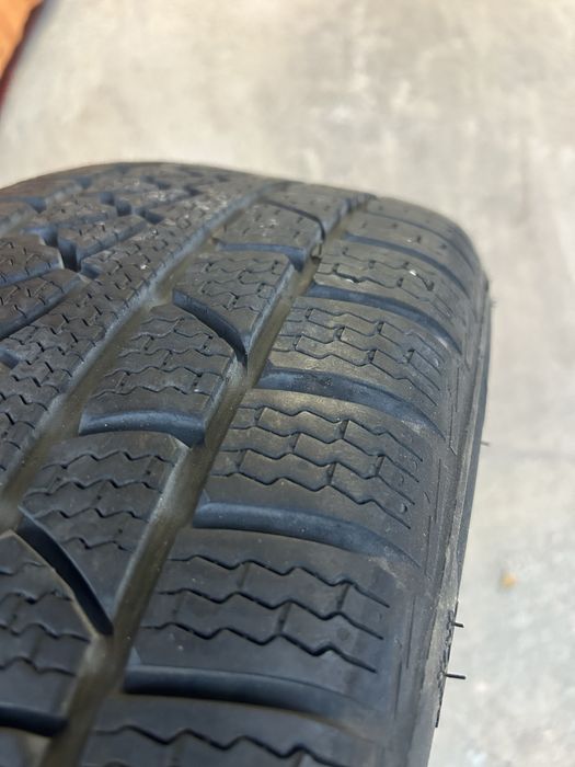 Зимна гума 215/50/18